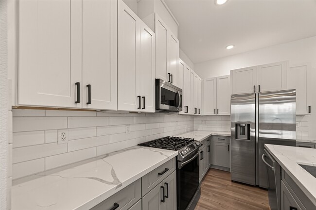 Building Photo - 1406 Mansfield St