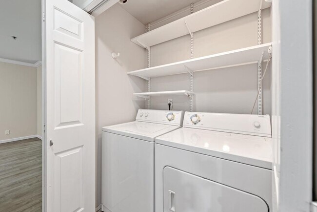 Building Photo - Ashley House - 2 bedrooms