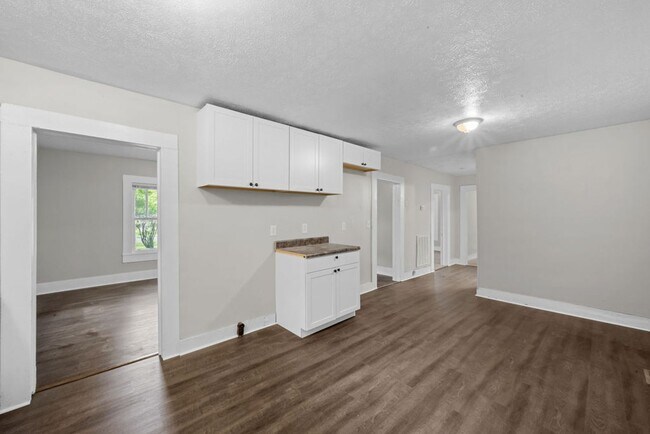 Building Photo - 3 bedroom 1 bath home for rent in Glencoe.