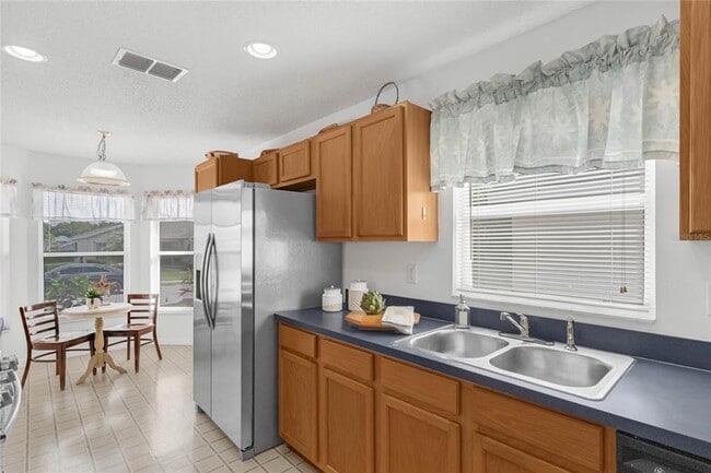 Building Photo - 408 Lake Suzanne Dr