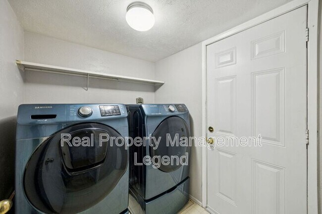 Building Photo - 317 E Grenoble Dr