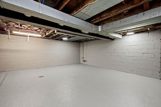 Building Photo - Newly renovated 3 bedroom home in McKees Rocks available now!