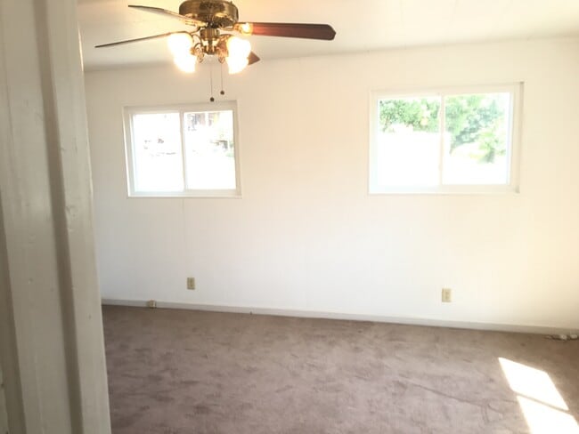 Building Photo - Mt Washington, 2 Bed 1.5 Bath House with Parking, A/C, Patio and More!