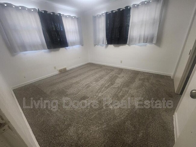 Building Photo - 3870 Steele Ave