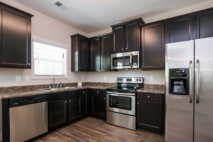Building Photo - 593 Joneus Dr