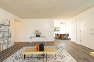 Building Photo - 1110 Meadow Lake Dr