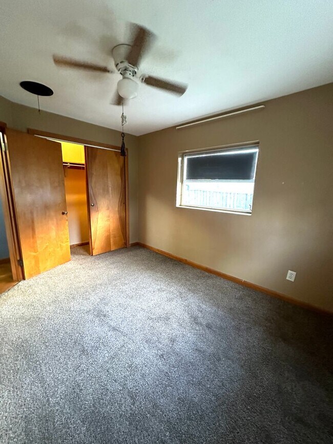 Building Photo - MOVE IN SPECIAL- Nice 2/1 Home w/ Fenced Yard in St Cloud