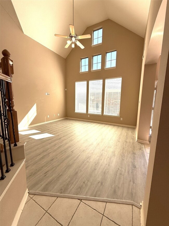 Building Photo - 3305 Knollcrest Ln