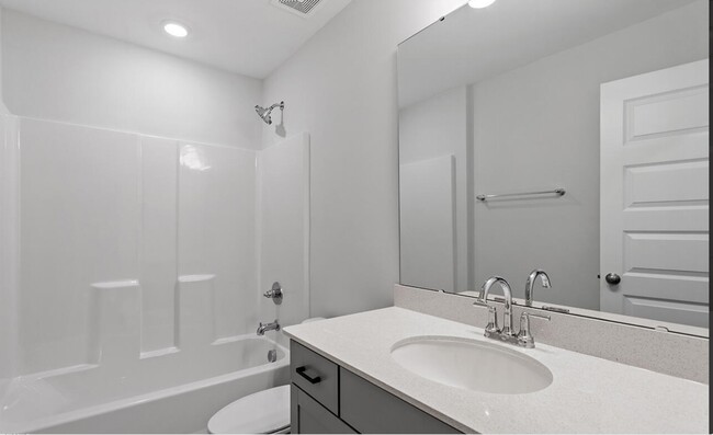 Building Photo - 160 White Oak Gdn Wy