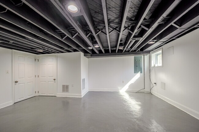 Building Photo - 2726 10th St NE