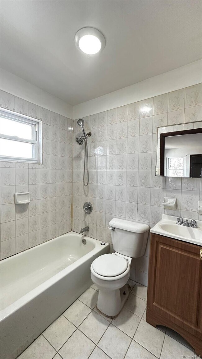 Building Photo - 191-28 114th Dr