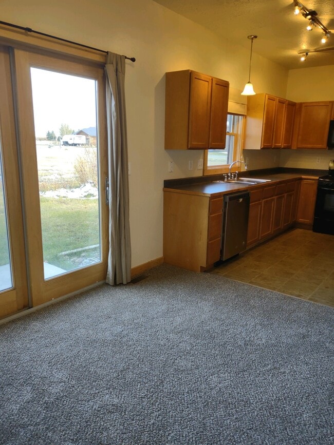 Building Photo - 155 Mulligan Ln