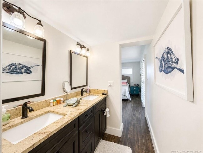Building Photo - 10044 S Ocean Dr