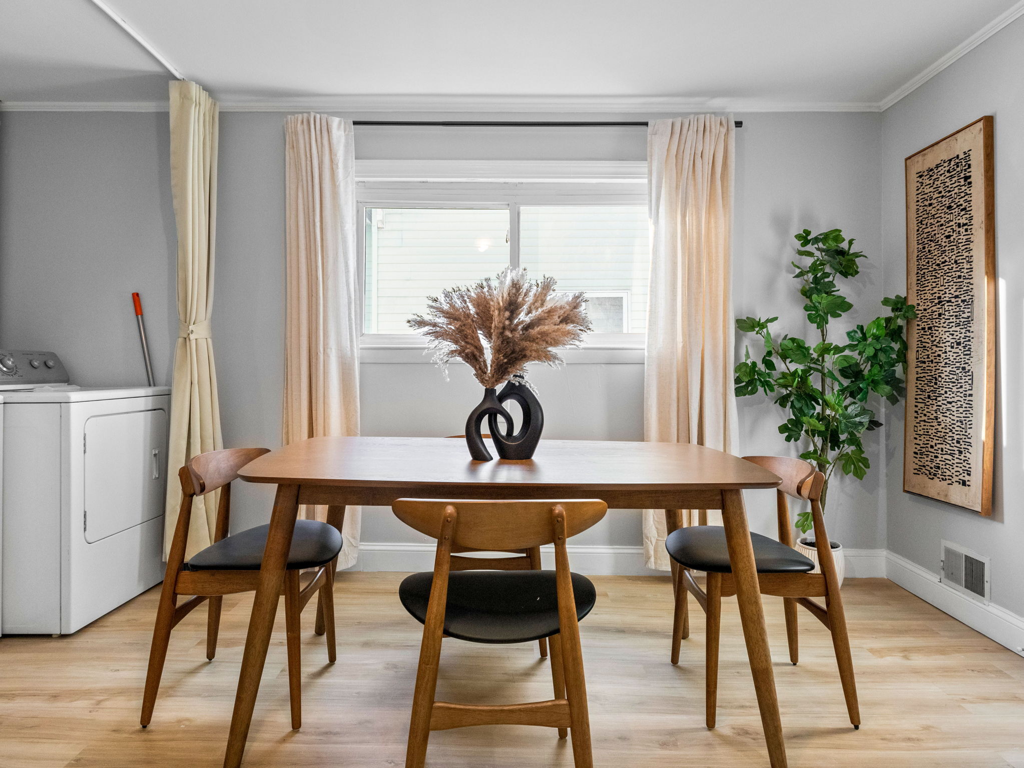 Building Photo - 168 School St