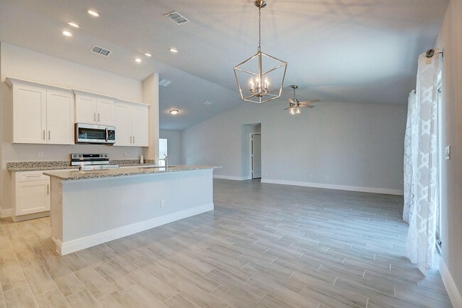 Building Photo - 2352 SW Plum Ct