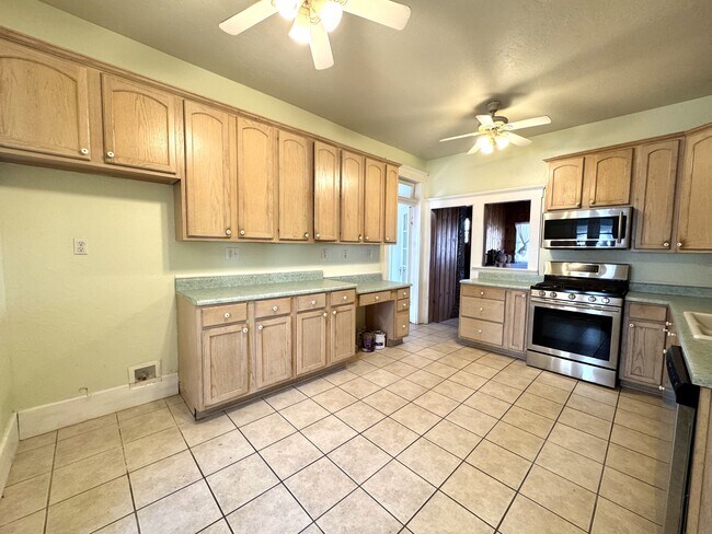 Building Photo - 624 N Wentz St