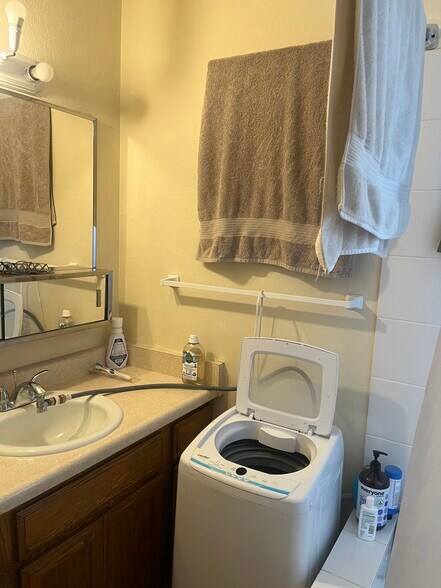 Small Washing Machine - 1934 18th St
