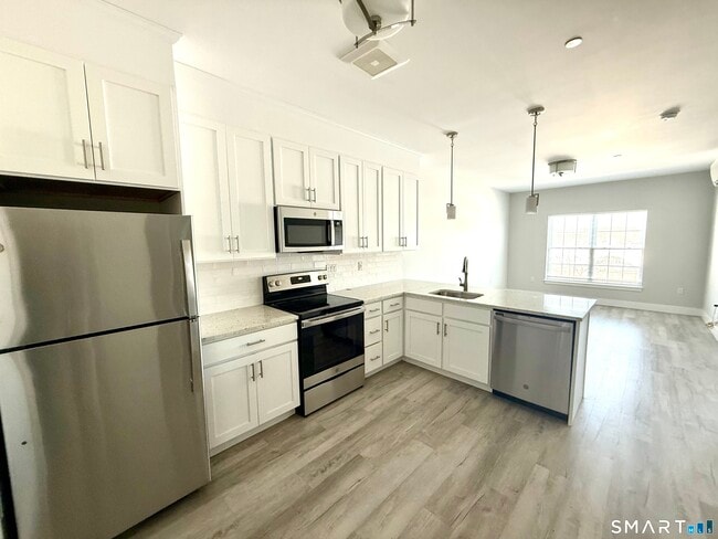 Building Photo - 502 Howe Ave