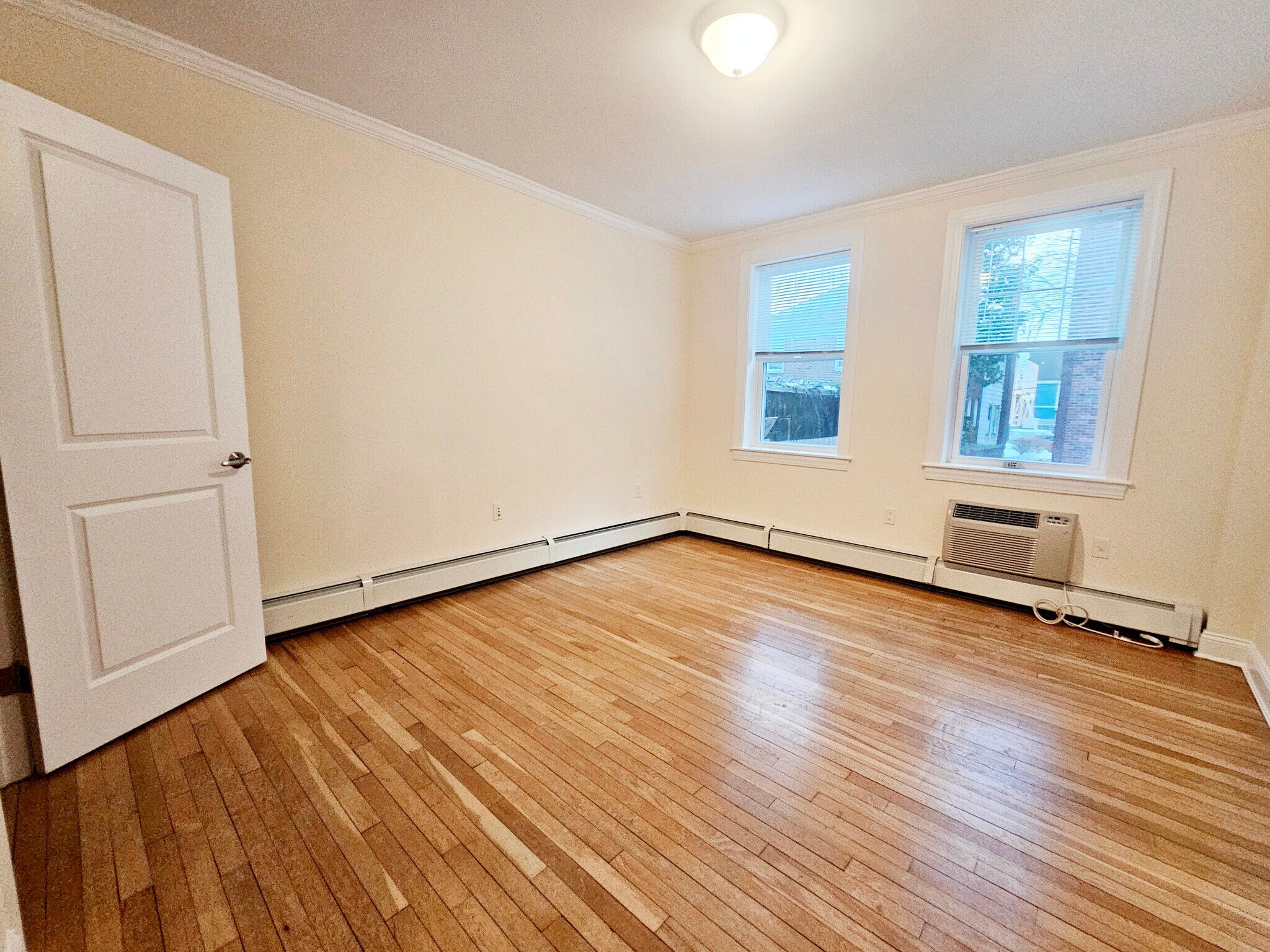 Building Photo - 31 Harris St