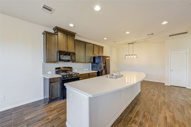 Building Photo - 8335 Hawthorn Vly Ln