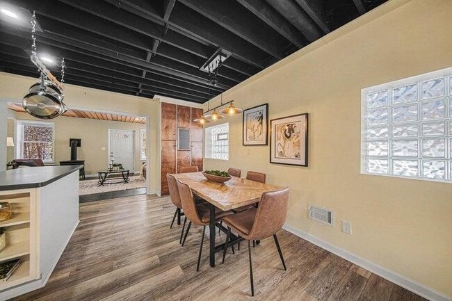 Building Photo - 5990 Plymouth Rd