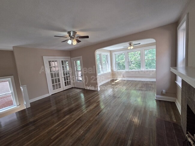 Building Photo - 4956 Holly Hills Ave