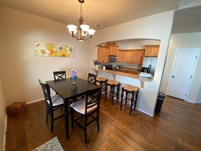 Building Photo - Beautiful home in quiet Pine Tree Village Community neighborhood