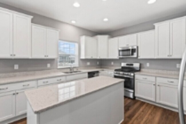 Building Photo - Executive Rental: Spacious 4-Bedroom Home in Oconomowoc!