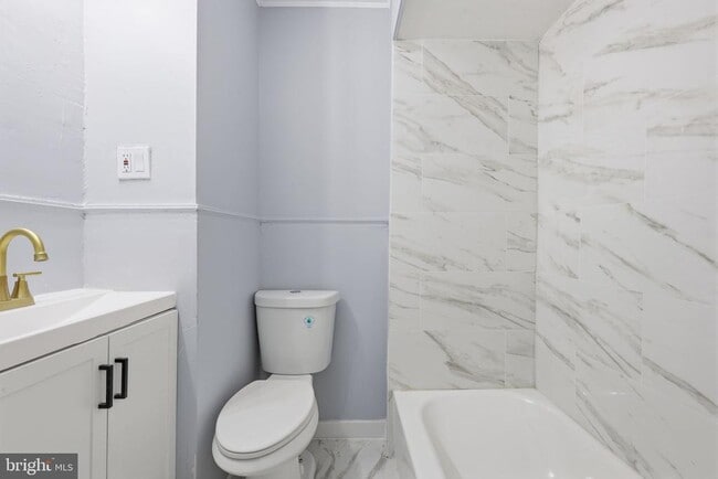 Building Photo - 25 Lily St