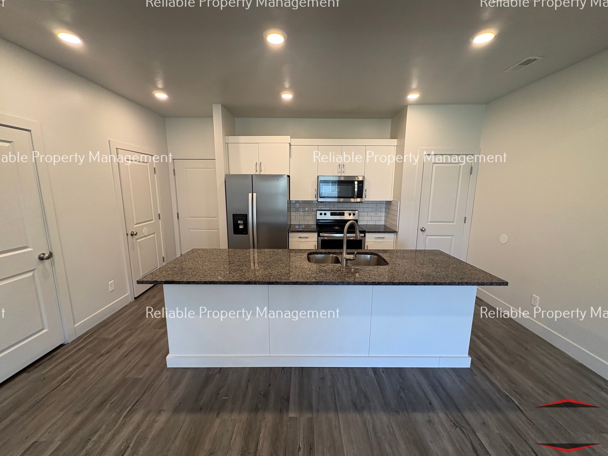 Building Photo - 156 S Emery Ln