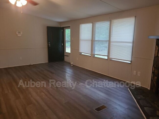 Building Photo - 1029 Grays Dr