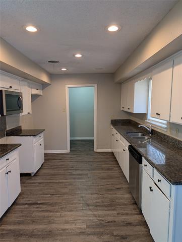 Building Photo - 5521 Odessa Ave