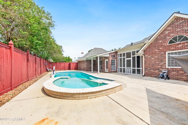 Building Photo - 408 Gordon Crockett Dr