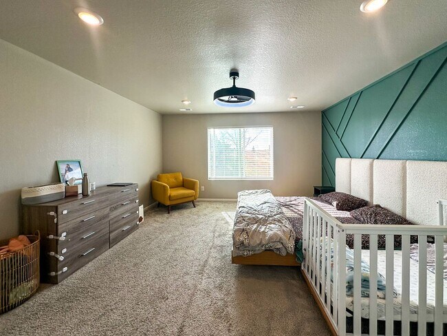 Building Photo - Almost Brand New Meadowlark 4bd 3.5ba home