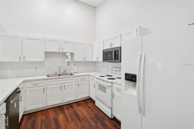 Building Photo - 3115 E 33rd Ave