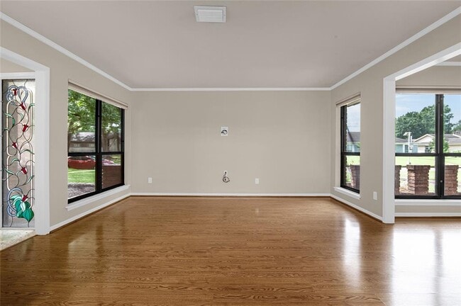 Building Photo - 319 Forest Lake Dr