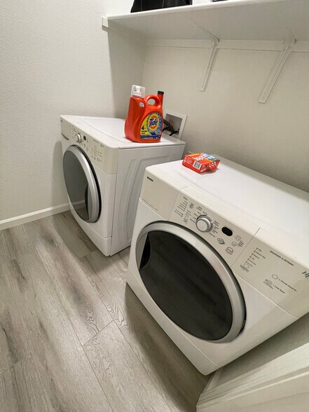 Building Photo - 2469 Cellar St