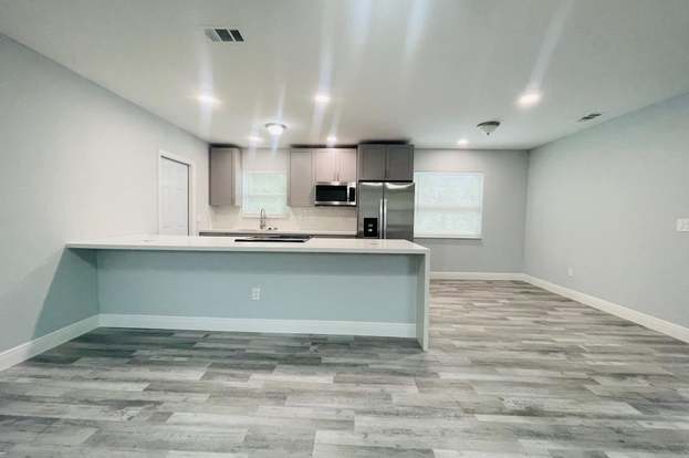 Building Photo - 716 Lund Cir