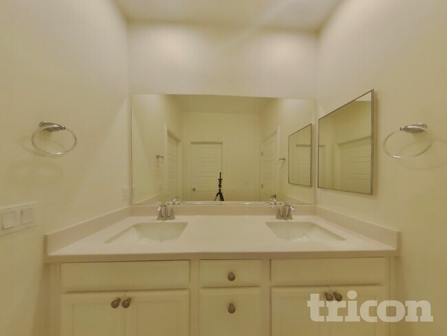 Building Photo - 6563 Smithville Ave