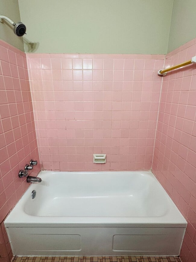 Building Photo - This Adorable 3 Bedroom is READY FOR MOVE IN!