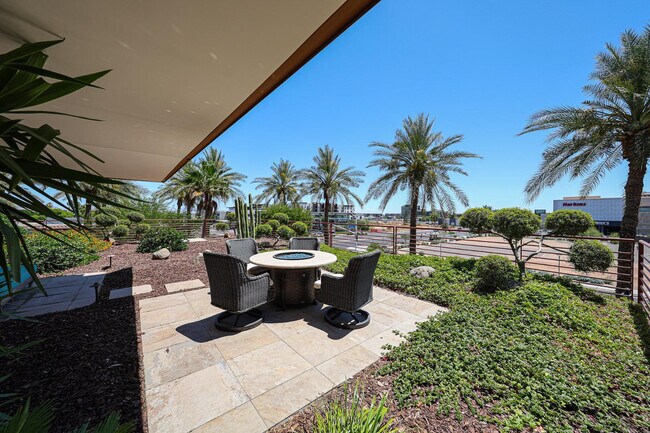 Building Photo - 7157 E Rancho Vista Dr