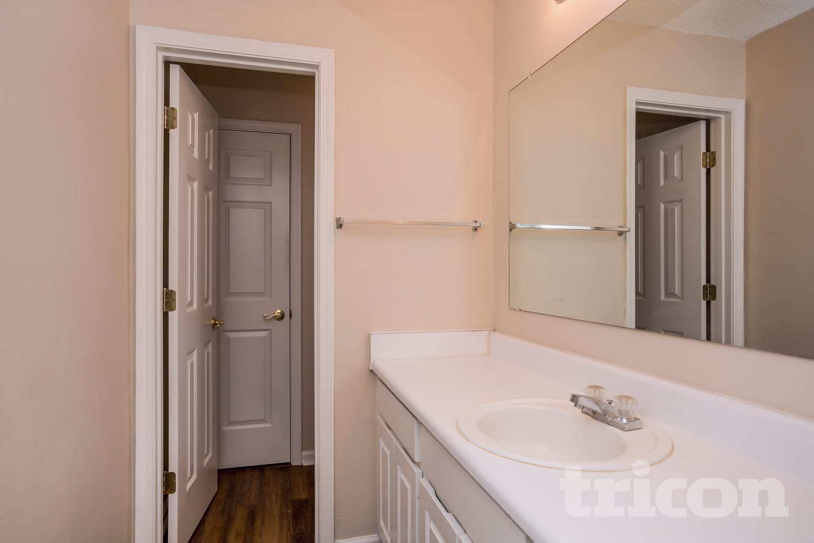 Building Photo - 815 Tramore Dr