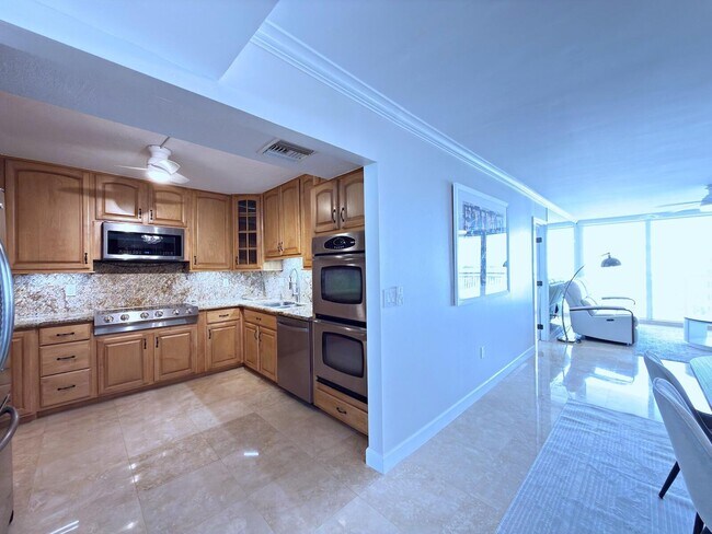 Building Photo - 3546 S Ocean Blvd