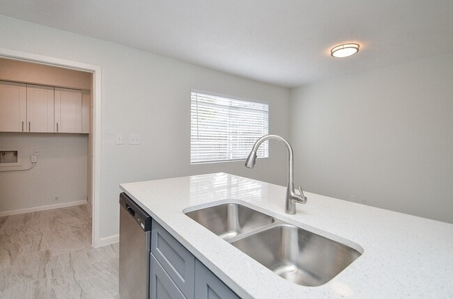 Building Photo - 8101 Amelia Rd