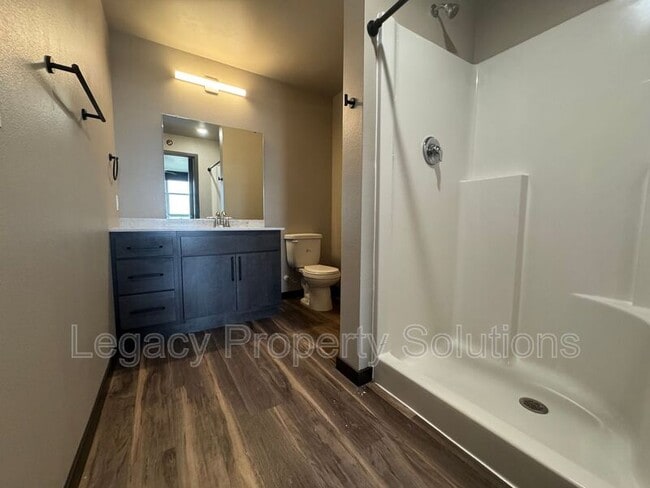 Building Photo - 226 E Greenfield Ln