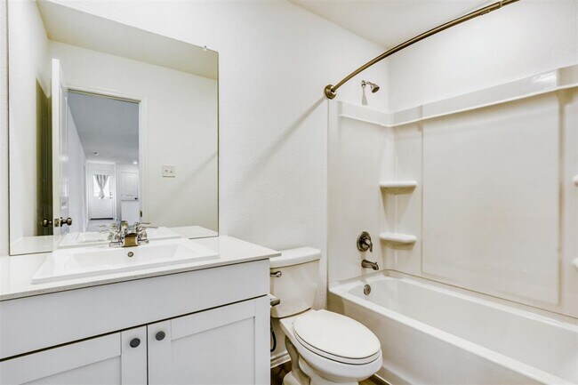 Building Photo - 206 Kings Row Ln