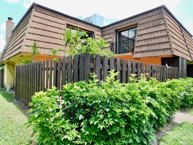 Building Photo - 4155 Turnberry Cir