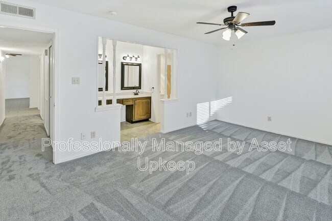 Building Photo - 1306 Clearview Dr