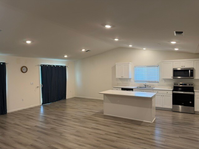 Building Photo - Newer Build, All Electric Home 5 Bedrooms, Loft, 3 bathrooms