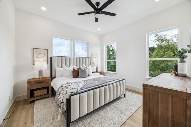 Building Photo - 415 Clearwater St